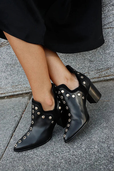 CATERINA | NIETENSTIEFELETTE MIT KLOBIGEM ABSATZ