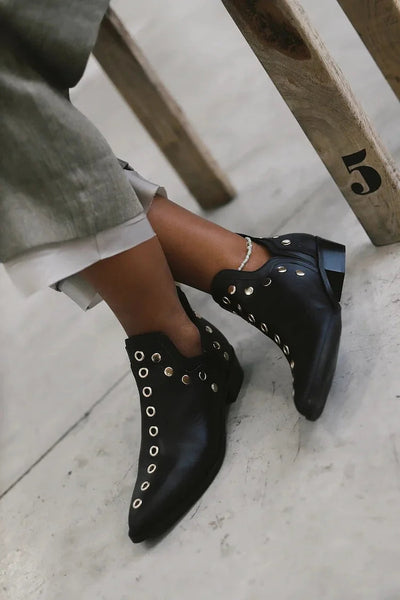 LILA | BESETZTE SPITZE STIEFEL