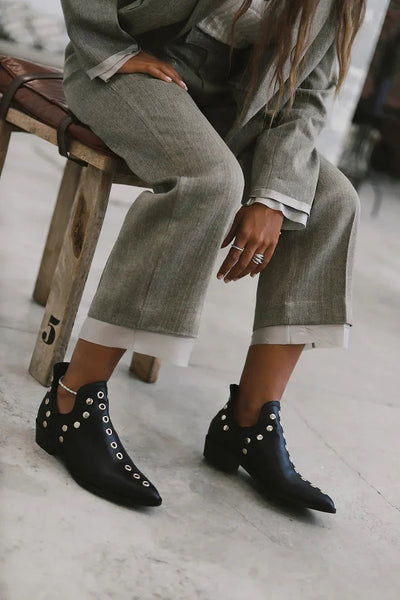 LILA | BESETZTE SPITZE STIEFEL