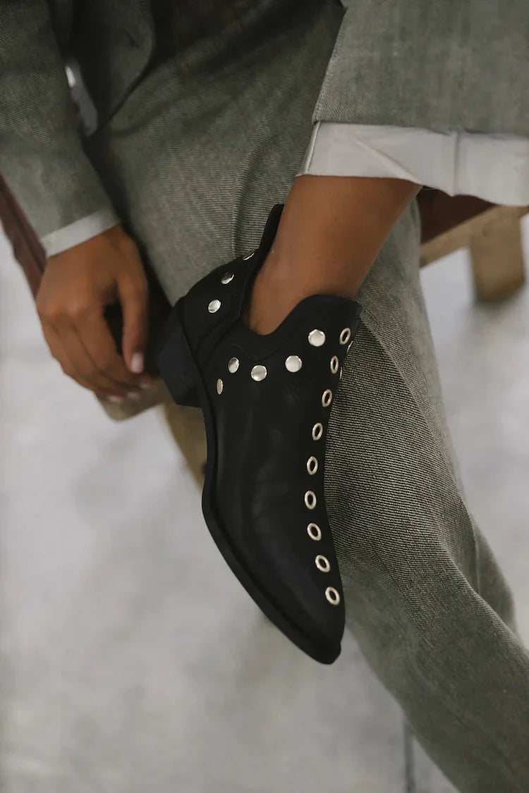 LILA | BESETZTE SPITZE STIEFEL