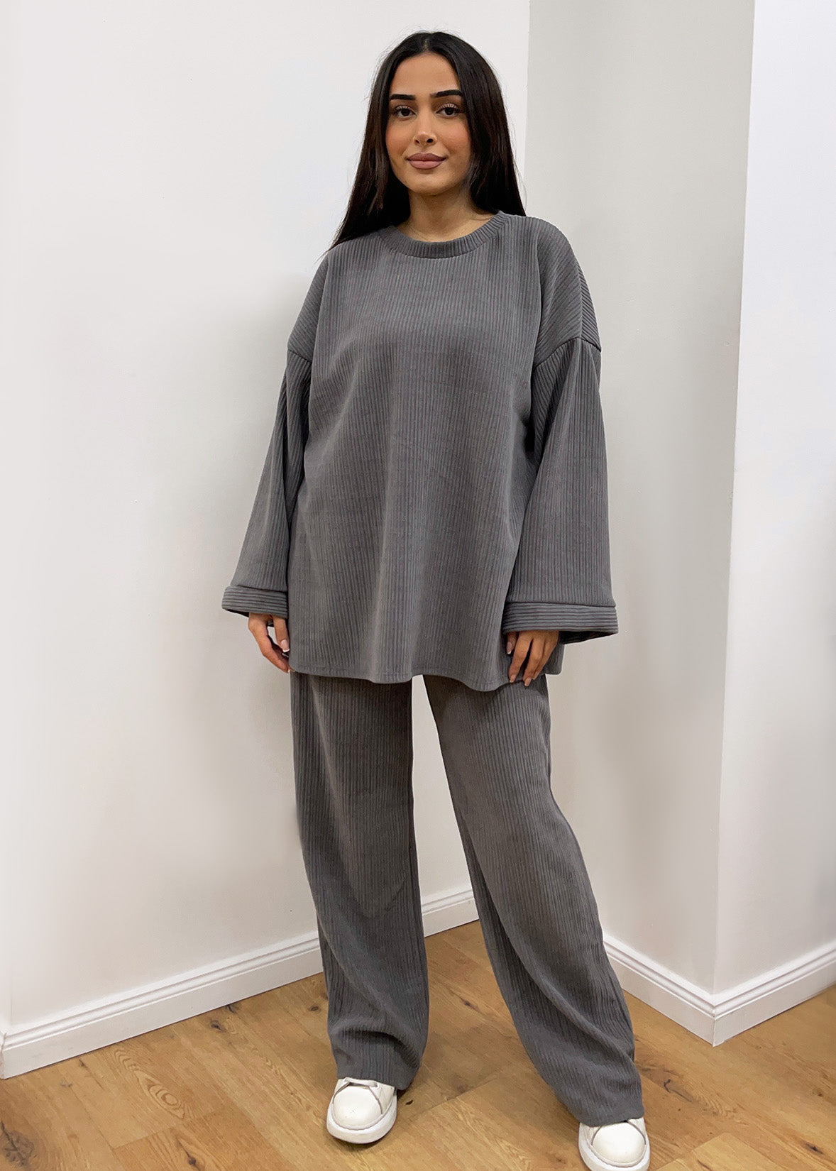 Cord-Set mit Oberteil und Hose Grau