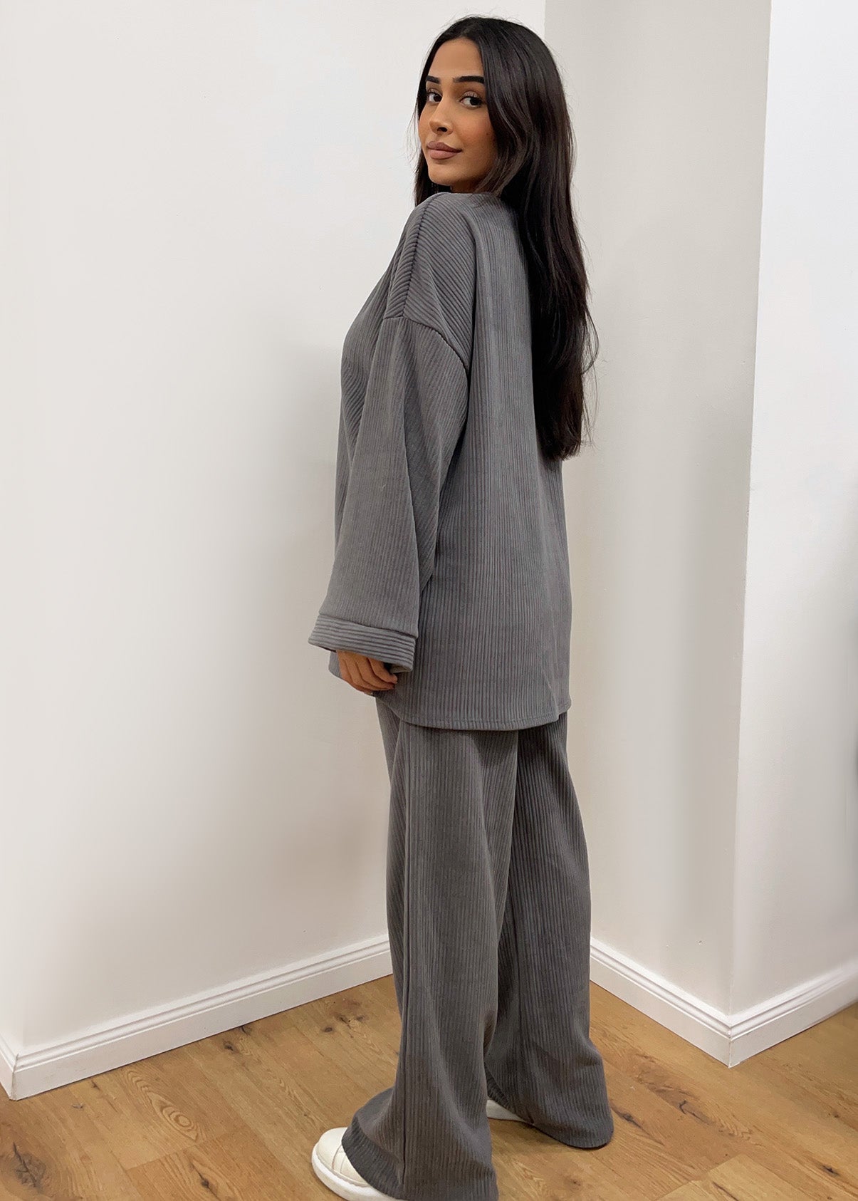 Cord-Set mit Oberteil und Hose Grau