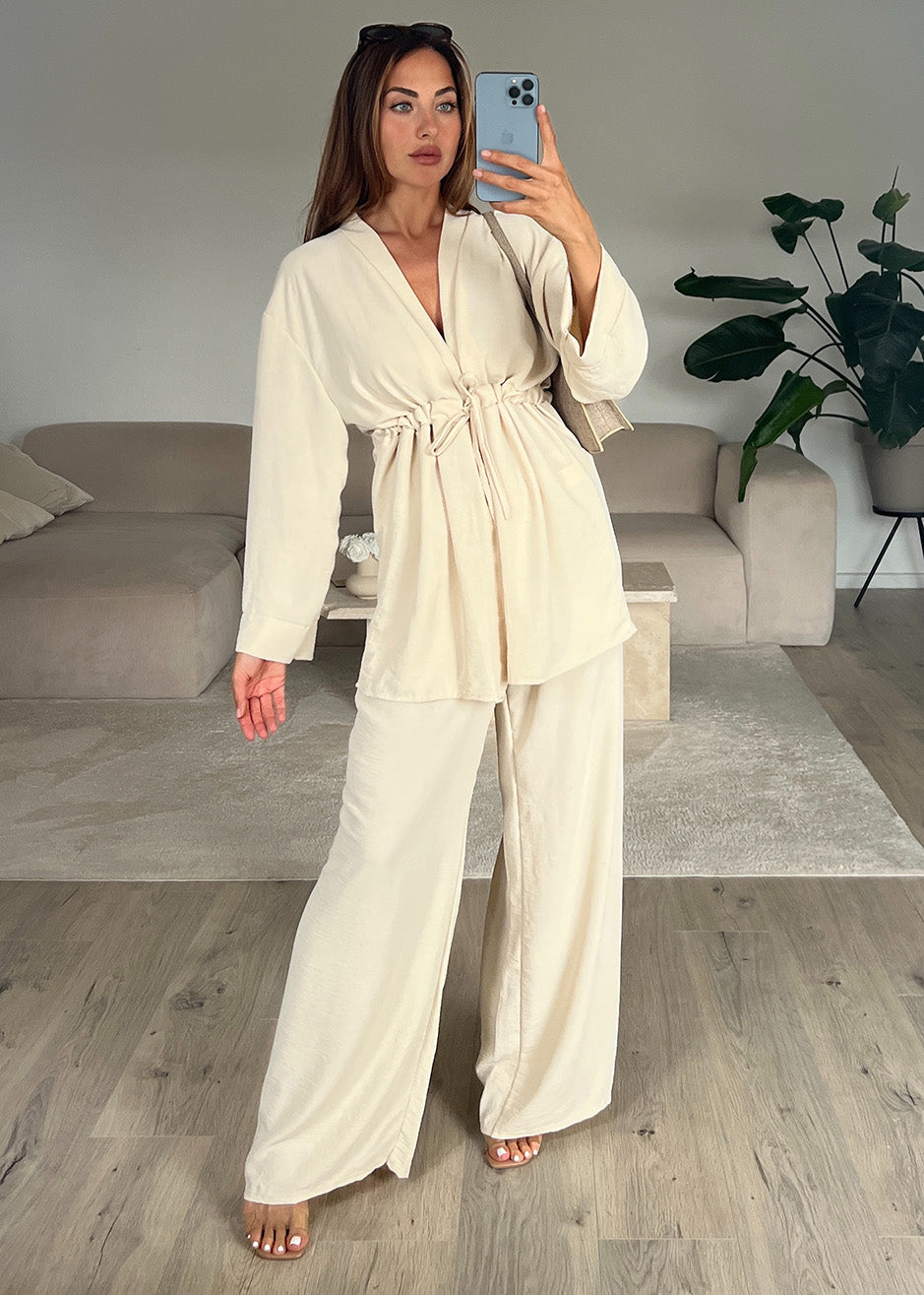 Set aus Oberteil und Hose Beige