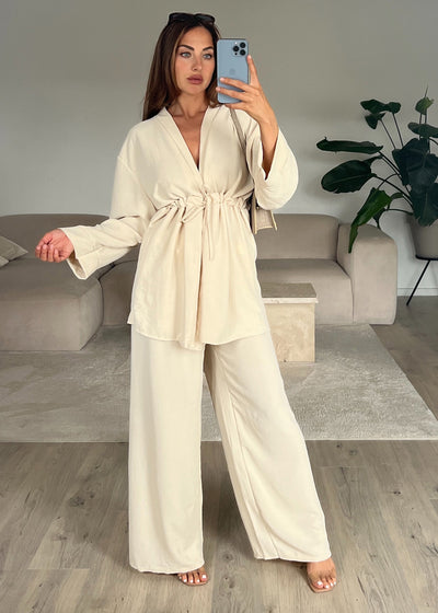 Set aus Oberteil und Hose Beige