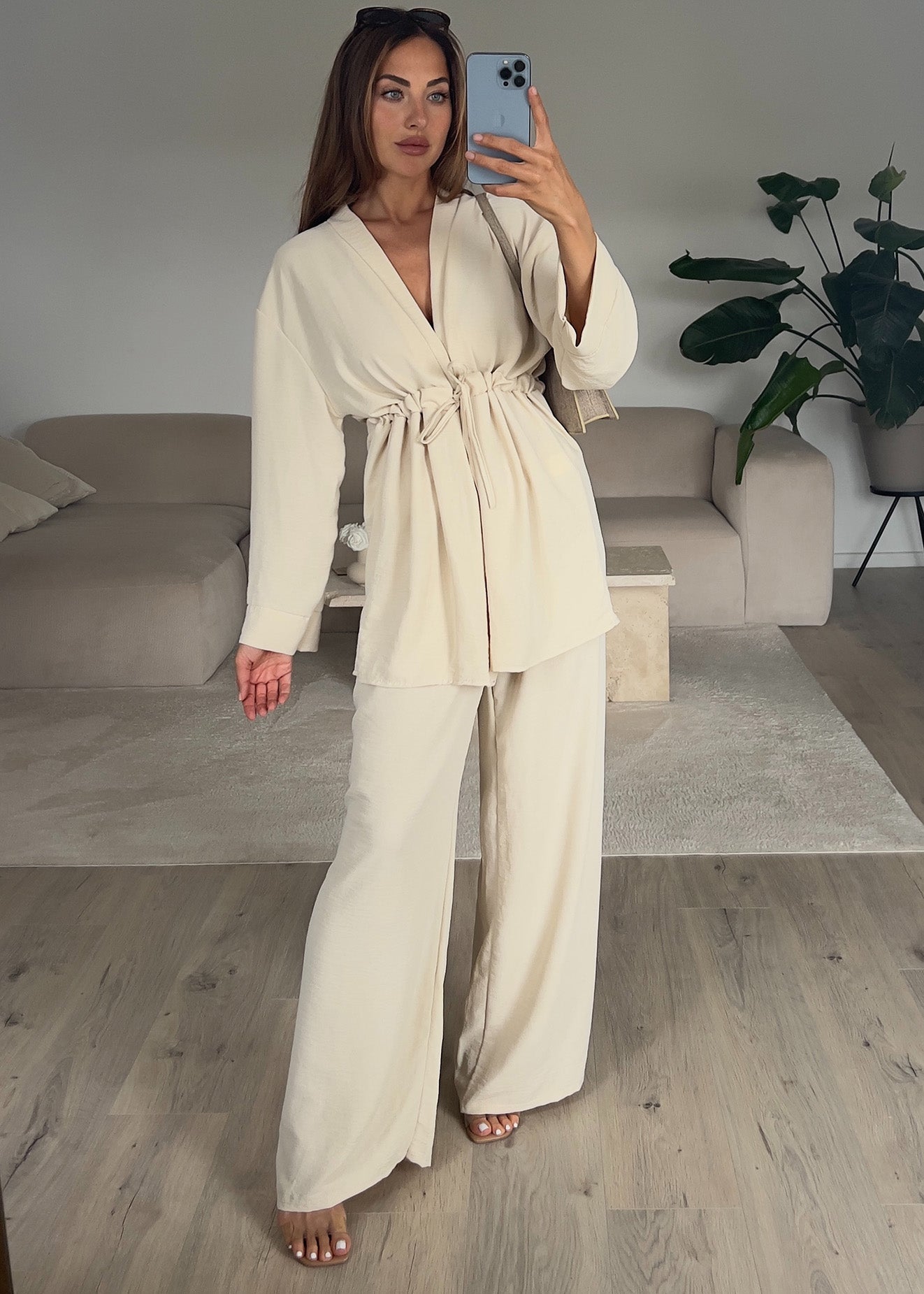 Set aus Oberteil und Hose Beige