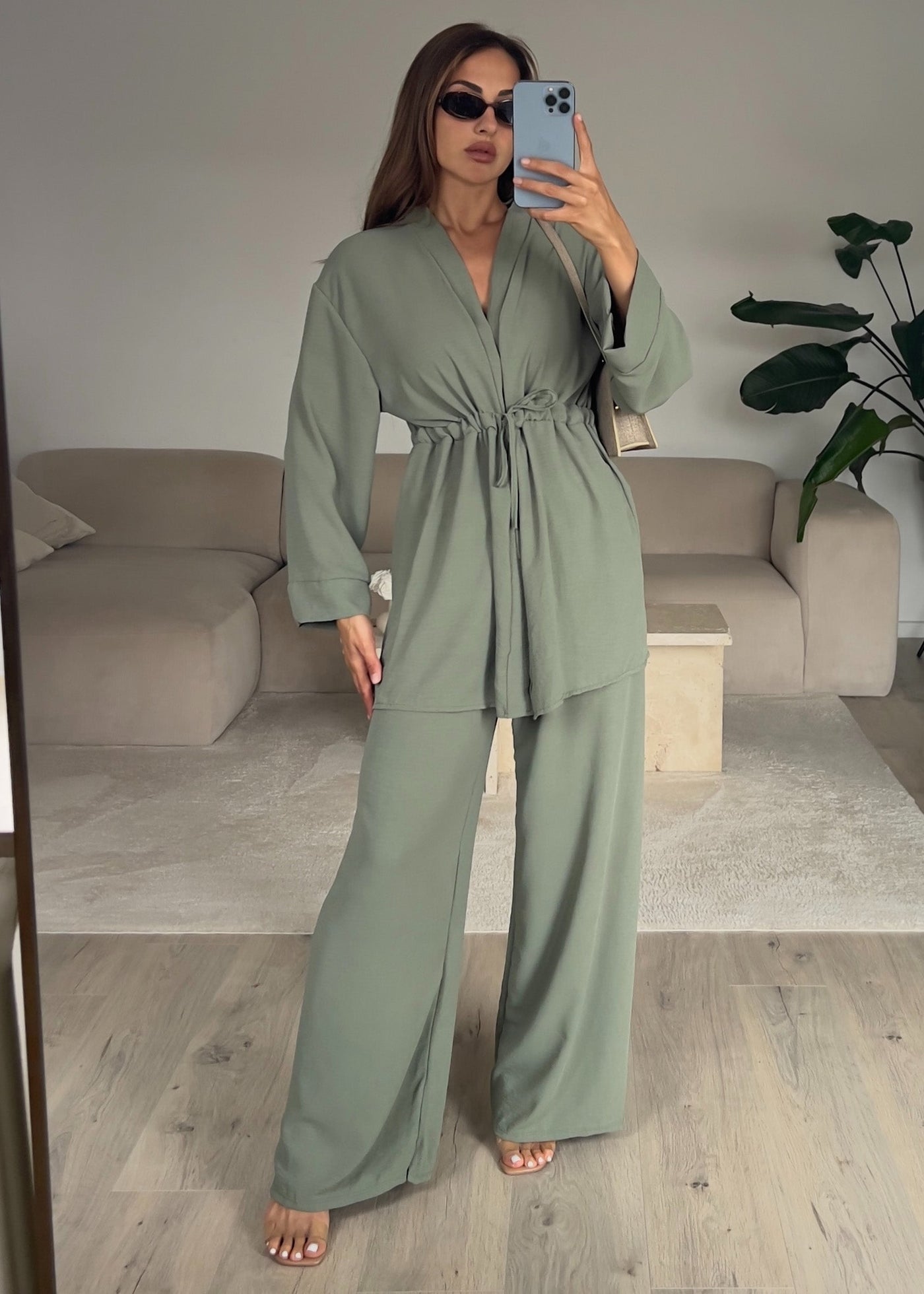 Set aus Oberteil und Hose Khaki
