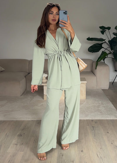 Set aus Oberteil und Hose Mint