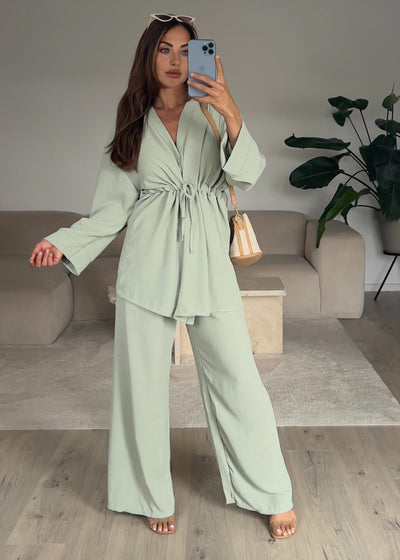 Set aus Oberteil und Hose Mint
