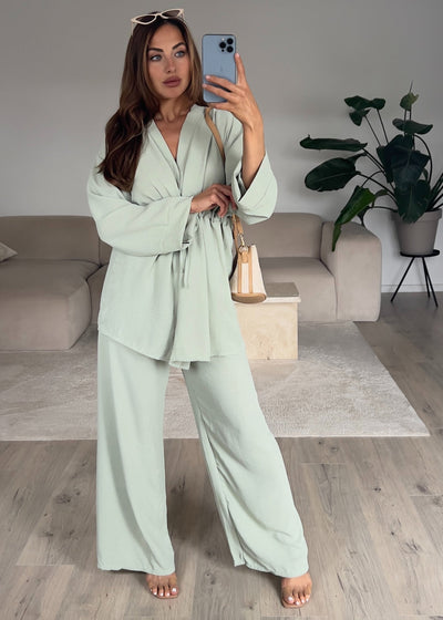 Set aus Oberteil und Hose Mint