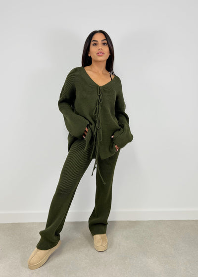 Set aus Cardigan mit Schleifen und Hose