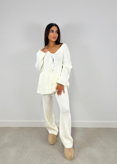 Set aus Cardigan mit Schleifen und Hose