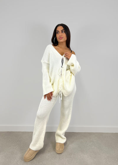 Set aus Cardigan mit Schleifen und Hose