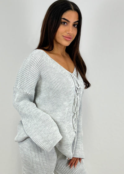 Set aus Cardigan mit Schleifen und Hose