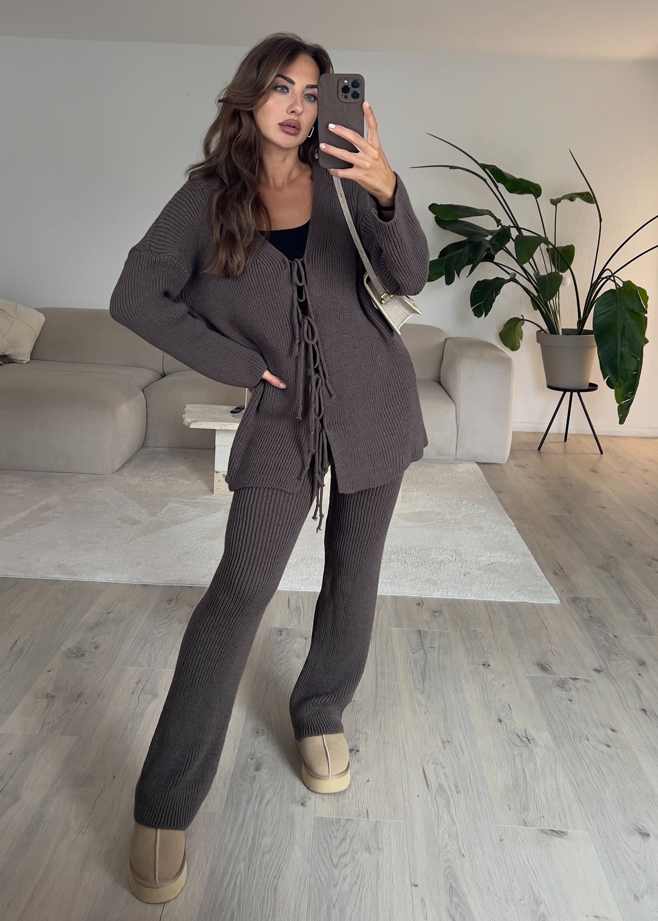 Set aus Cardigan mit Schleifen und Hose