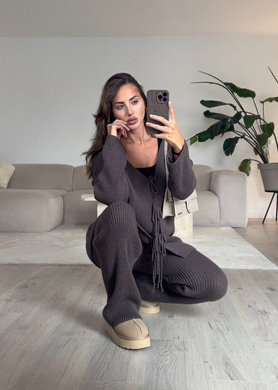 Set aus Cardigan mit Schleifen und Hose