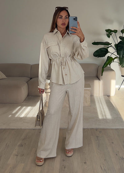 Zweiteiler mit Taillenschnürung Beige