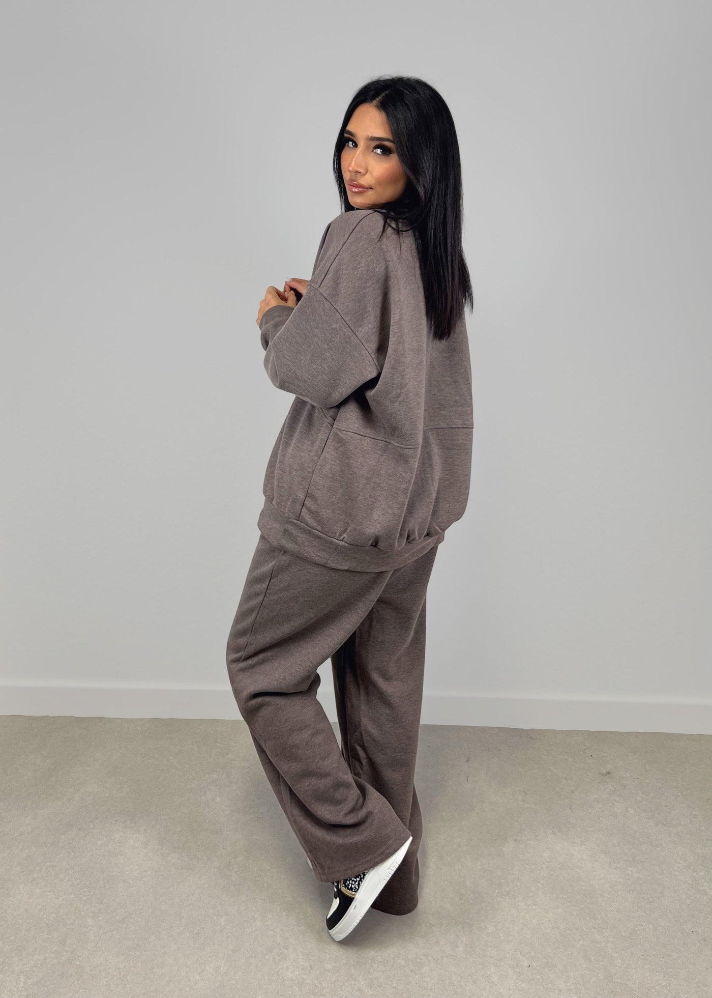 Lounge-Set mit Reißverschlussjacke und weiten Hosen Taupe