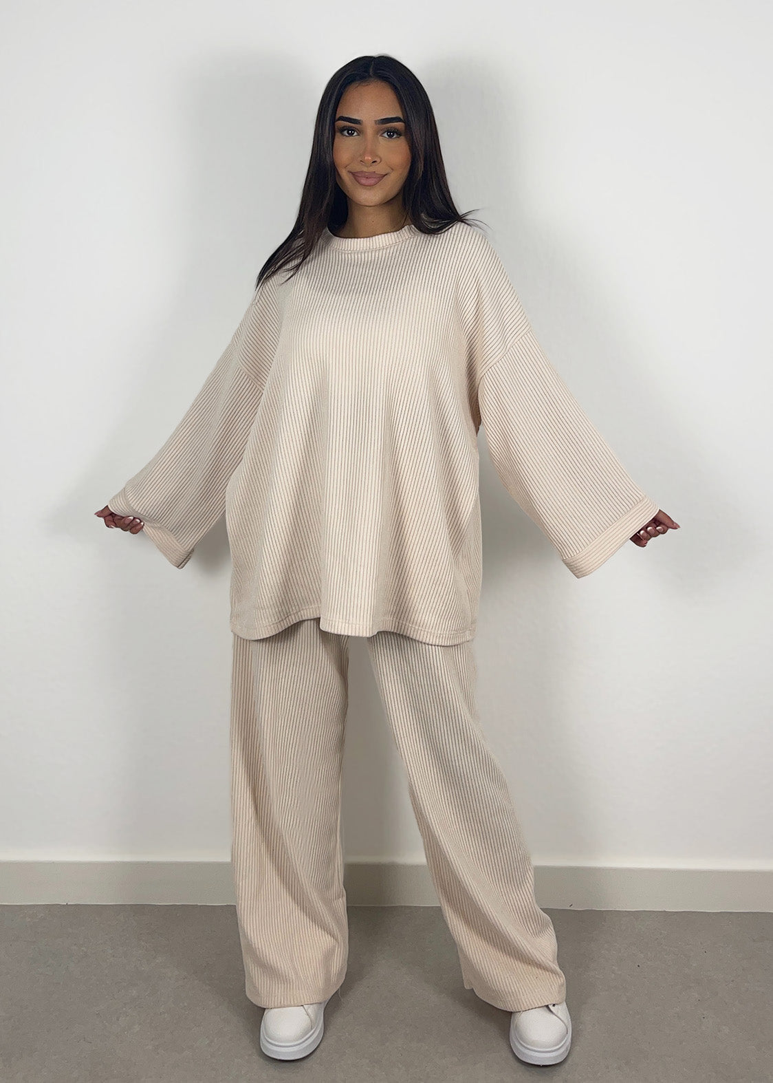 Cord-Set mit Oberteil und Hose Beige