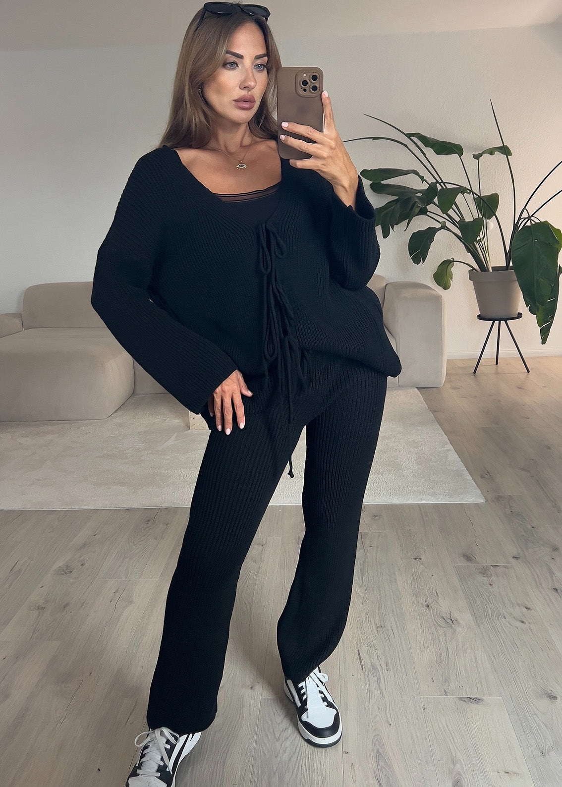 Set aus Cardigan mit Schleifen und Hose