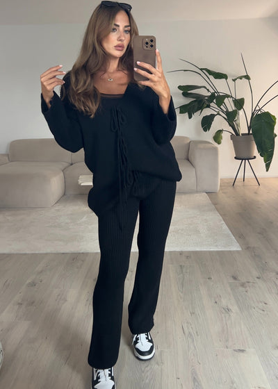 Set aus Cardigan mit Schleifen und Hose