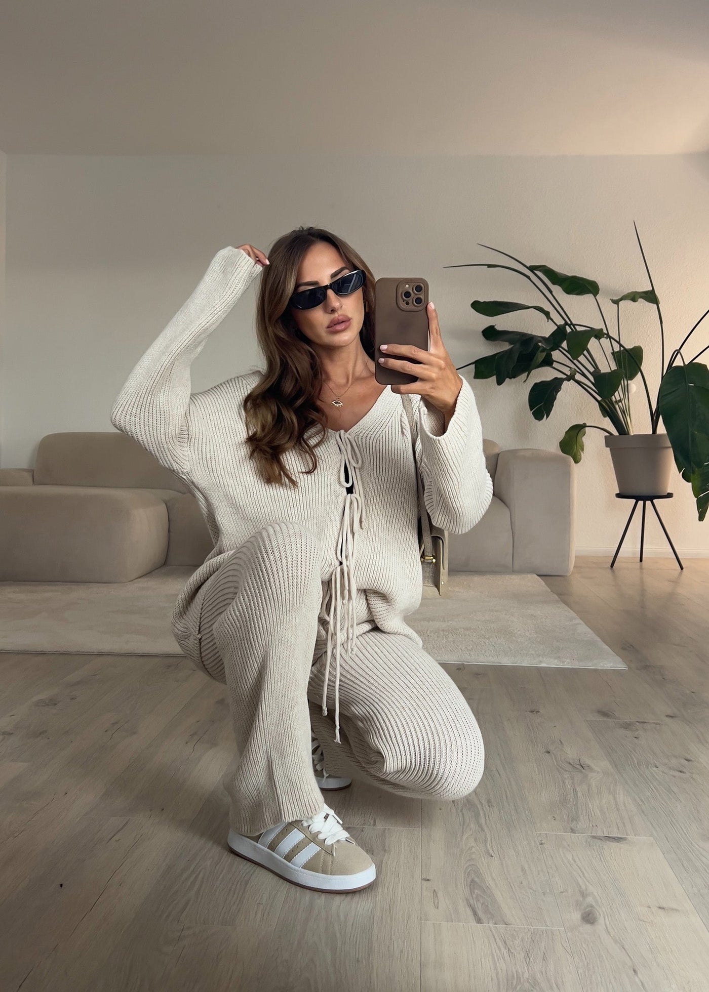 Set aus Cardigan mit Schleifen und Hose