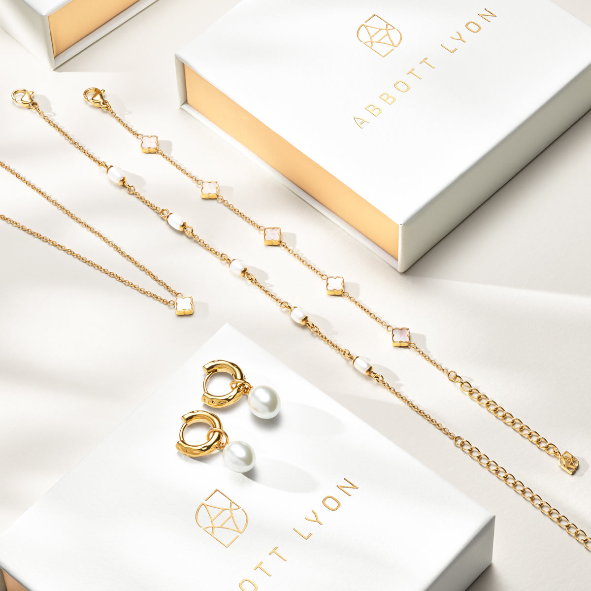 Multi Organic Pearl Bracelet (Gold)