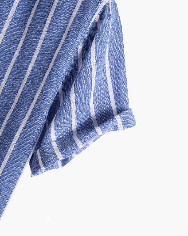 Marineblaues Poloshirt