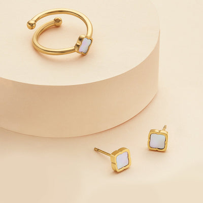 Mini Pearl Clover Stud Earrings (Gold)