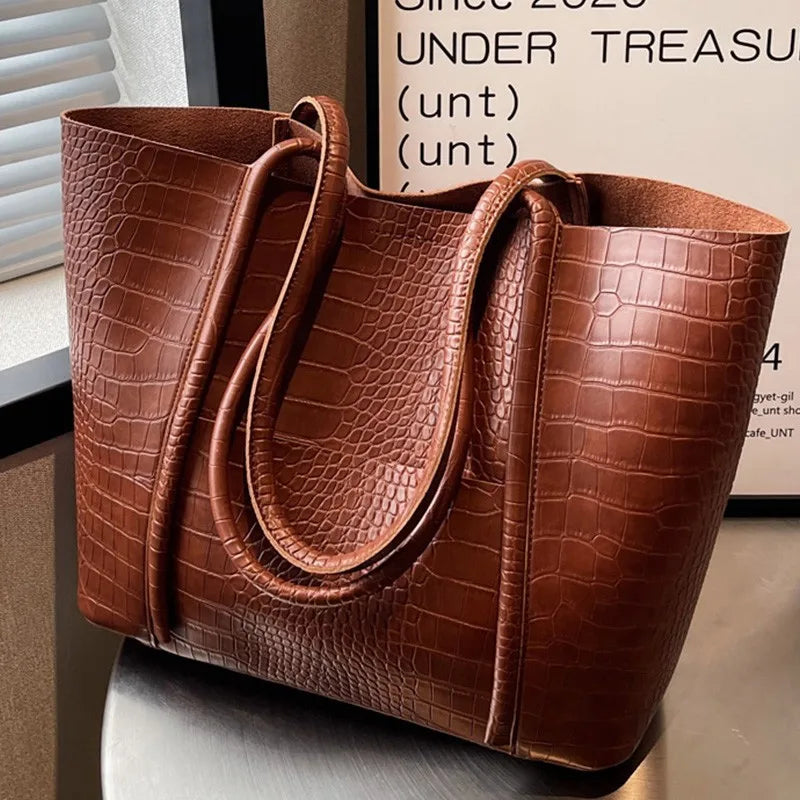 Imane | Vintage Umhängetasche aus braunem Leder mit Hakendruck