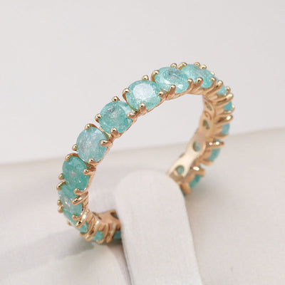 Luxuriöser Goldring mit farbigen Zirkoniasteinen