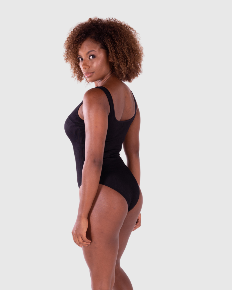 Gerippter Body mit quadratischem Ausschnitt