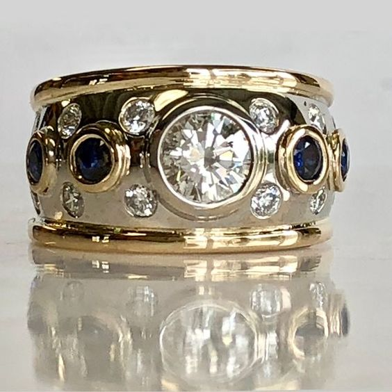 Goldener Ring mit eingelegtem Zirkoniumdioxid