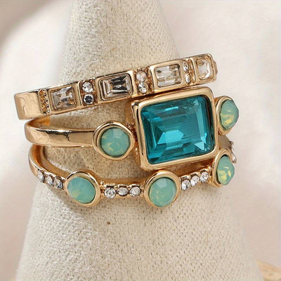 Ring-Set mit ozeanblauen Kristallen
