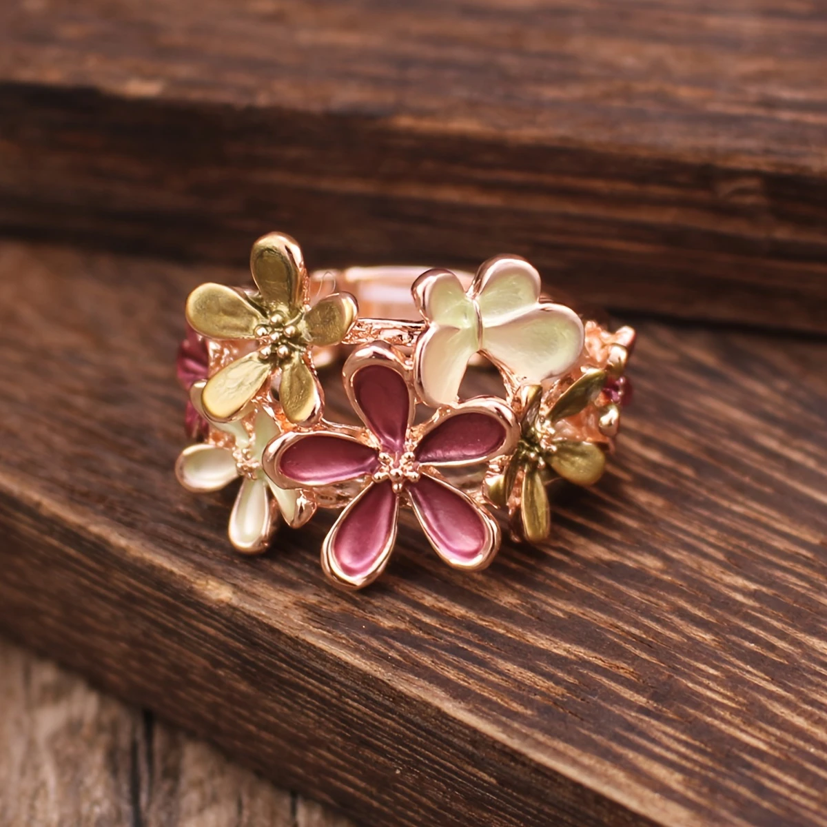 Ring mit Blümchen aus Emaille