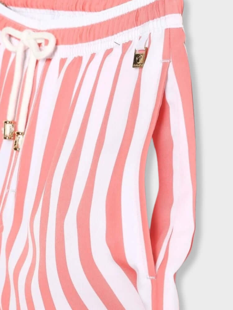 Rot-gestreifte Badehose