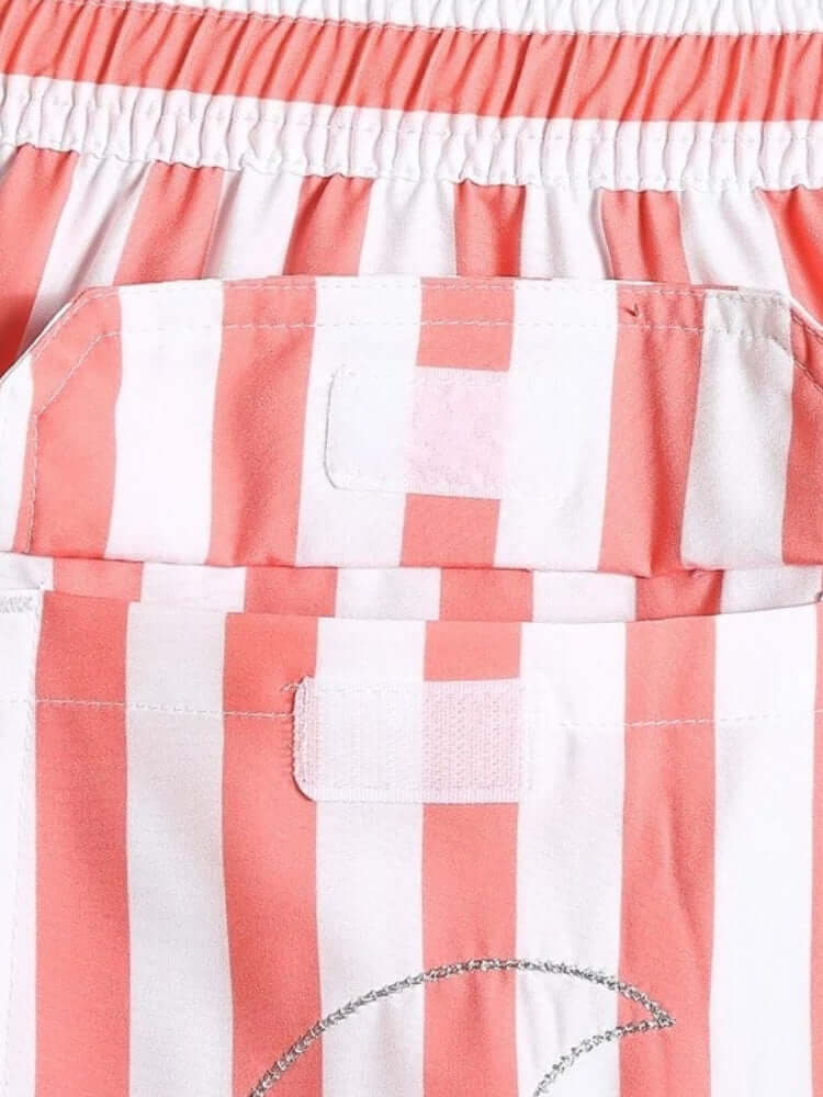 Rot-gestreifte Badehose